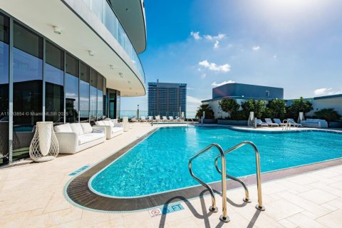 Condo in Miami, Florida, 1 bedroom  № 1978349 - photo 23