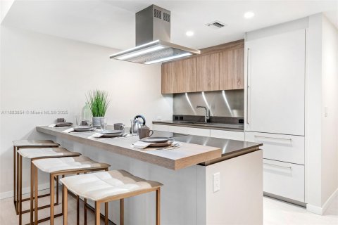 Condo in Miami, Florida, 1 bedroom  № 1978349 - photo 8