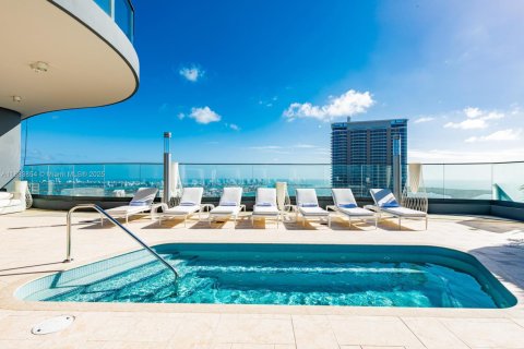 Condo in Miami, Florida, 1 bedroom  № 1978349 - photo 20