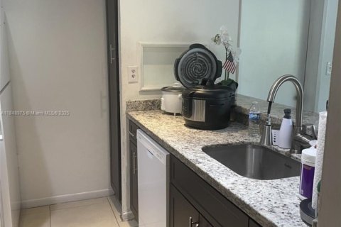 Copropriété à vendre à Hialeah, Floride: 2 chambres, 85.93 m2 № 1855090 - photo 2