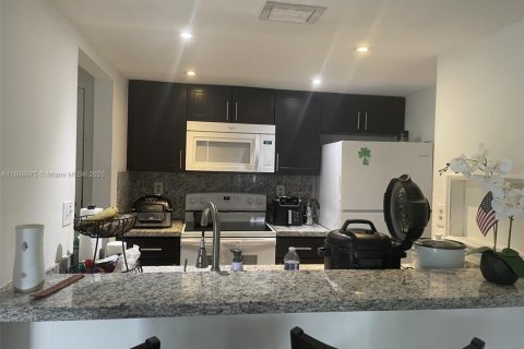 Copropriété à vendre à Hialeah, Floride: 2 chambres, 85.93 m2 № 1855090 - photo 1