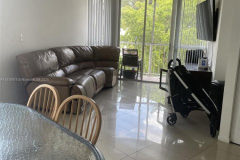 Copropriété à vendre à Hialeah, Floride: 2 chambres, 85.93 m2 № 1855090 - photo 4