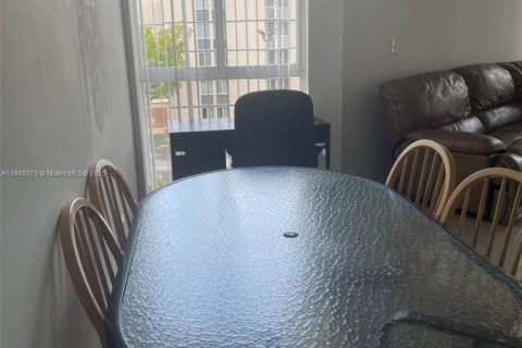 Copropriété à vendre à Hialeah, Floride: 2 chambres, 85.93 m2 № 1855090 - photo 5