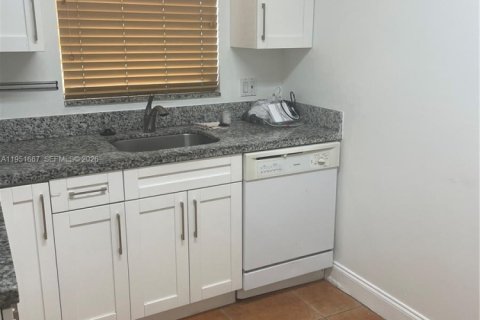 Снять в аренду кондоминиум в Майами, Флорида 1 спальня, 66.43м2, № 2006070 - фото 3