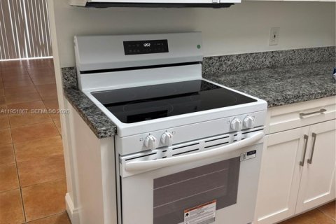 Copropriété à louer à Miami, Floride: 1 chambre, 66.43 m2 № 2006070 - photo 10