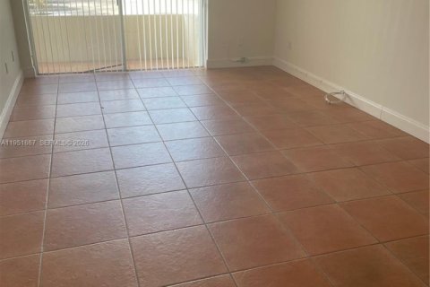 Снять в аренду кондоминиум в Майами, Флорида 1 спальня, 66.43м2, № 2006070 - фото 2