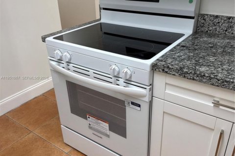 Copropriété à louer à Miami, Floride: 1 chambre, 66.43 m2 № 2006070 - photo 9