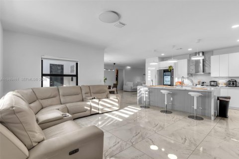 Купить виллу или дом в Майами, Флорида 5 спален, 260.96м2, № 2048665 - фото 11