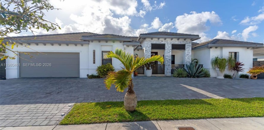 Дом в Майами, Флорида 5 спален, 260.96м2 № 2048665