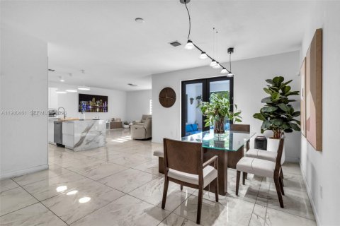 Купить виллу или дом в Майами, Флорида 5 спален, 260.96м2, № 2048665 - фото 8