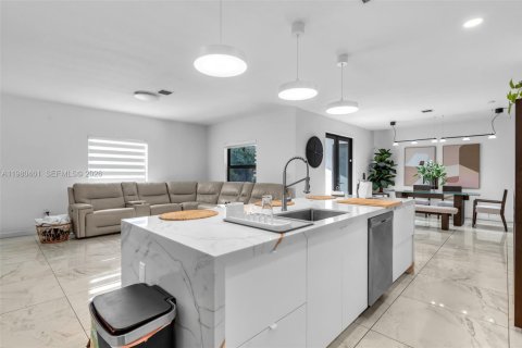 Купить виллу или дом в Майами, Флорида 5 спален, 260.96м2, № 2048665 - фото 15