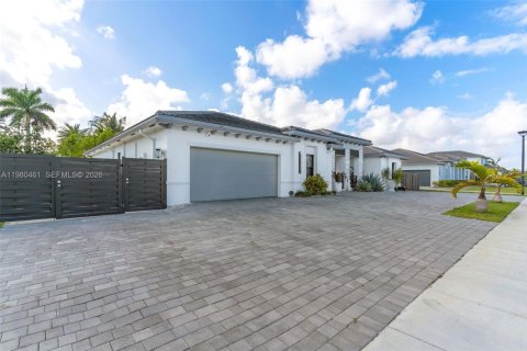 Купить виллу или дом в Майами, Флорида 5 спален, 260.96м2, № 2048665 - фото 2