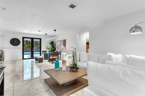 Купить виллу или дом в Майами, Флорида 5 спален, 260.96м2, № 2048665 - фото 4