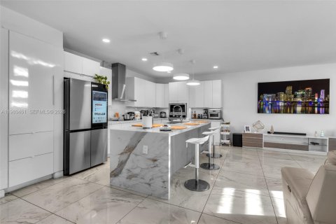 Купить виллу или дом в Майами, Флорида 5 спален, 260.96м2, № 2048665 - фото 9