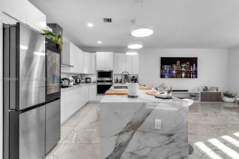 Купить виллу или дом в Майами, Флорида 5 спален, 260.96м2, № 2048665 - фото 12