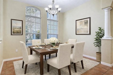 Casa en venta en Fruitland Park, Florida, 3 dormitorios, 274.53 m2 № 2150896 - foto 2