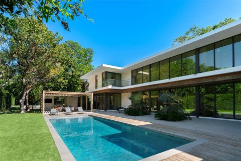 House in Coral Gables, Florida 7 bedrooms, 673.17 sq.m. № 1705269 - photo 29