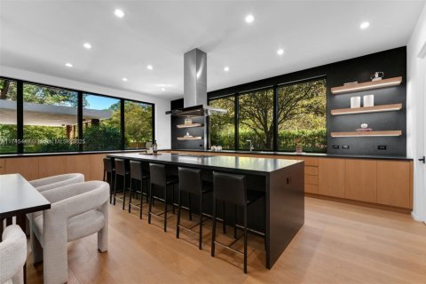 House in Coral Gables, Florida 7 bedrooms, 673.17 sq.m. № 1705269 - photo 6