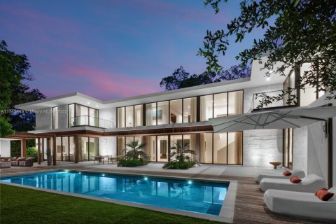 House in Coral Gables, Florida 7 bedrooms, 673.17 sq.m. № 1705269 - photo 16