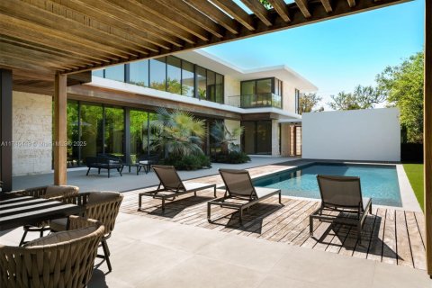 House in Coral Gables, Florida 7 bedrooms, 673.17 sq.m. № 1705269 - photo 27