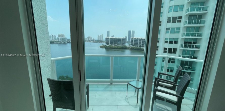 Condo à Aventura, Floride, 2 chambres № 1790504