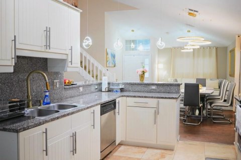 House in Kissimmee, Florida 4 bedrooms, 174.1 sq.m. № 2230072 - photo 4