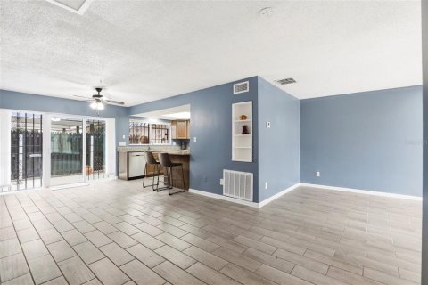 Condo in Orlando, Florida, 2 bedrooms № 2092227 - photo 9