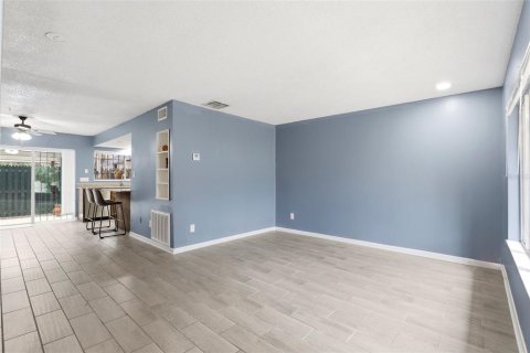 Condo in Orlando, Florida, 2 bedrooms № 2092227 - photo 2