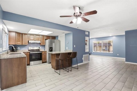 Condo in Orlando, Florida, 2 bedrooms № 2092227 - photo 10
