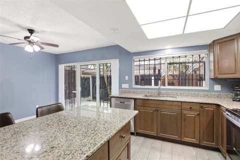 Condo in Orlando, Florida, 2 bedrooms № 2092227 - photo 14