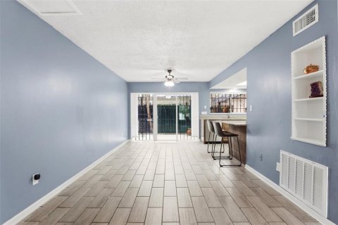 Condo in Orlando, Florida, 2 bedrooms № 2092227 - photo 8