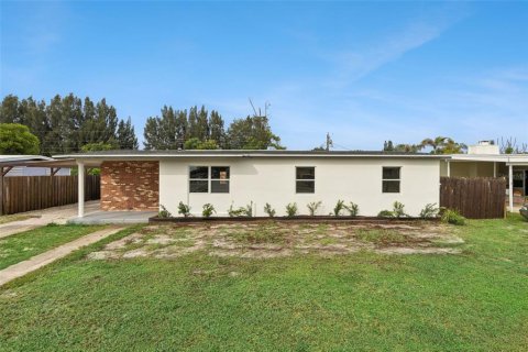 House in Palm Bay, Florida 2 bedrooms, 160.91 sq.m. № 2277863