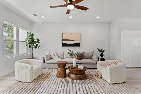 Adosado en alquiler en Tampa, Florida, 4 dormitorios, 189.33 m2 № 1837302 - foto 1
