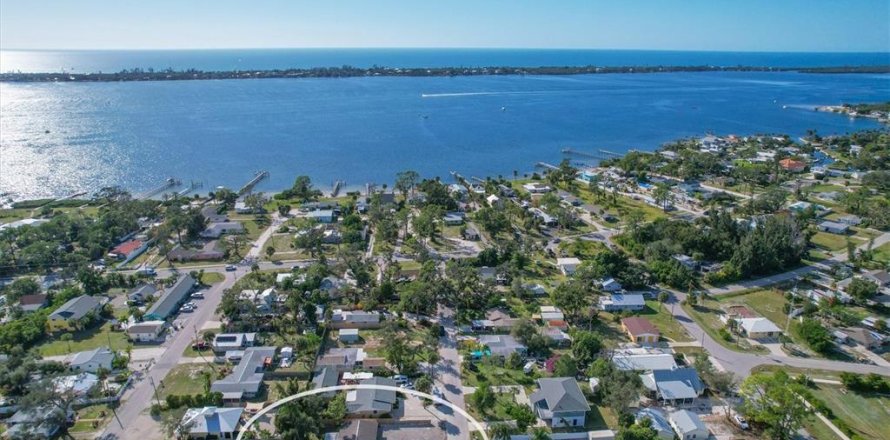 Villa ou maison à Englewood, Floride 2 chambres, 72.19 m2 № 2403344
