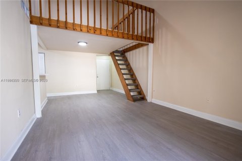 Condo in Miami, Florida, 2 bedrooms № 2059415 - photo 3