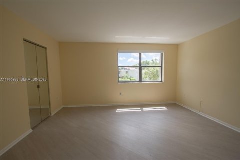 Condo in Miami, Florida, 2 bedrooms № 2059415 - photo 7