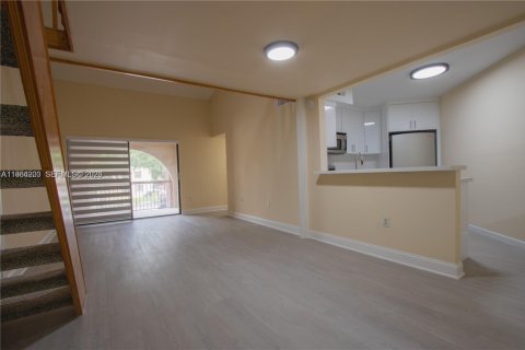 Condo in Miami, Florida, 2 bedrooms № 2059415 - photo 17