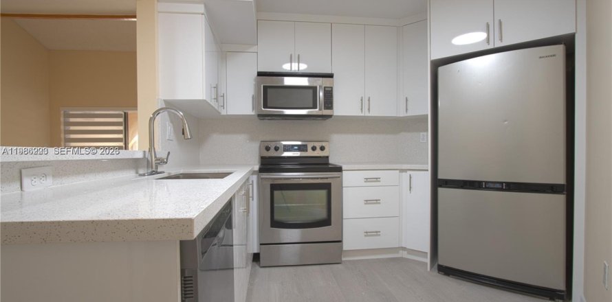 Condo in Miami, Florida, 2 bedrooms № 2059415