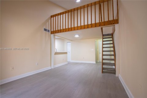 Condo in Miami, Florida, 2 bedrooms № 2059415 - photo 13