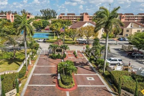 Condo in Miami, Florida, 2 bedrooms № 2059415 - photo 18