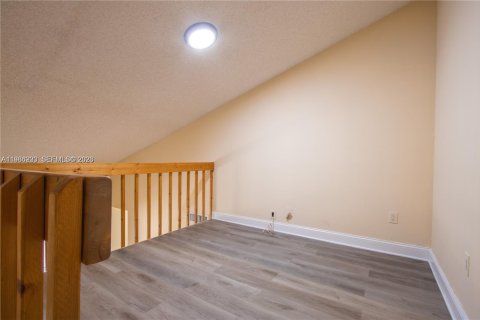 Condo in Miami, Florida, 2 bedrooms № 2059415 - photo 4
