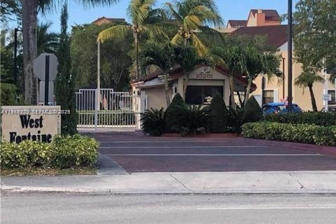 Condo in Miami, Florida, 2 bedrooms № 2059415 - photo 21