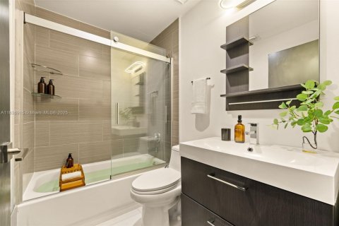 Copropriété à louer à Doral, Floride: 2 chambres, 104.98 m2 № 2256438 - photo 15