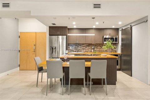 Copropriété à louer à Doral, Floride: 2 chambres, 104.98 m2 № 2256438 - photo 4