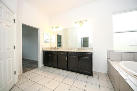 Villa ou maison à louer à Holiday, Floride: 4 chambres, 232.07 m2 № 2423803 - photo 17