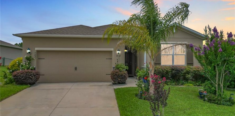 House in Ocala, Florida 4 bedrooms, 188.96 sq.m. № 1761080