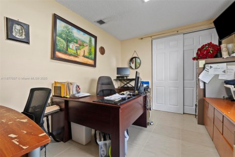 Villa ou maison à vendre à Miramar, Floride: 4 chambres, 285.86 m2 № 1921200 - photo 26