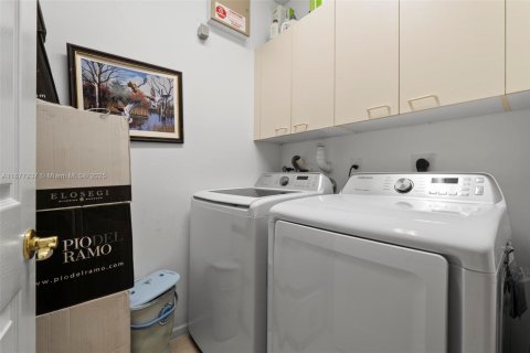 Villa ou maison à vendre à Miramar, Floride: 4 chambres, 285.86 m2 № 1921200 - photo 28