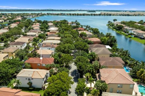 Villa ou maison à vendre à Miramar, Floride: 4 chambres, 285.86 m2 № 1921200 - photo 8
