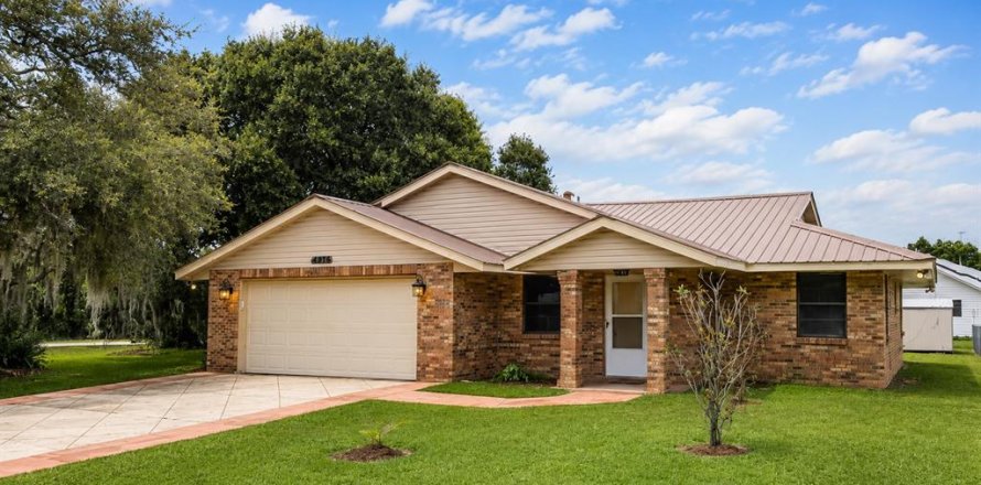 House in Sebring, Florida 3 bedrooms, 144.83 sq.m. № 2275532
